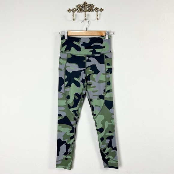 Zyia Green Camo Light N Tight High Rise 7/8 25"‎ Leggings Size 4 - Picture 1 of 10